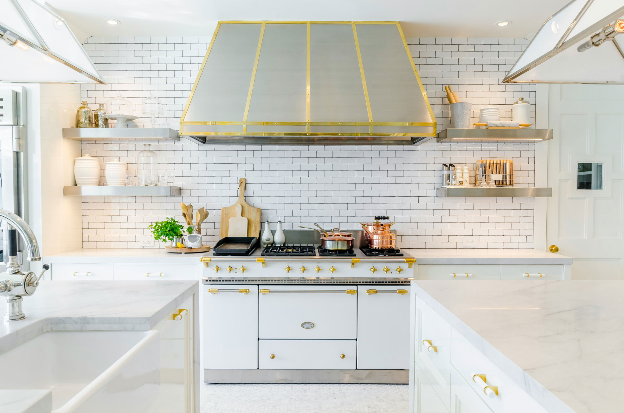 Kitchen using color
